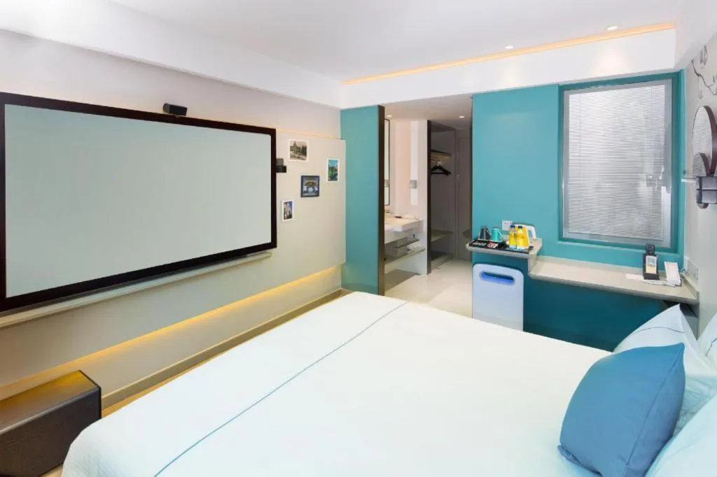 Bed in Magnotel Hotel Shanghai Jinjiang Park Branch