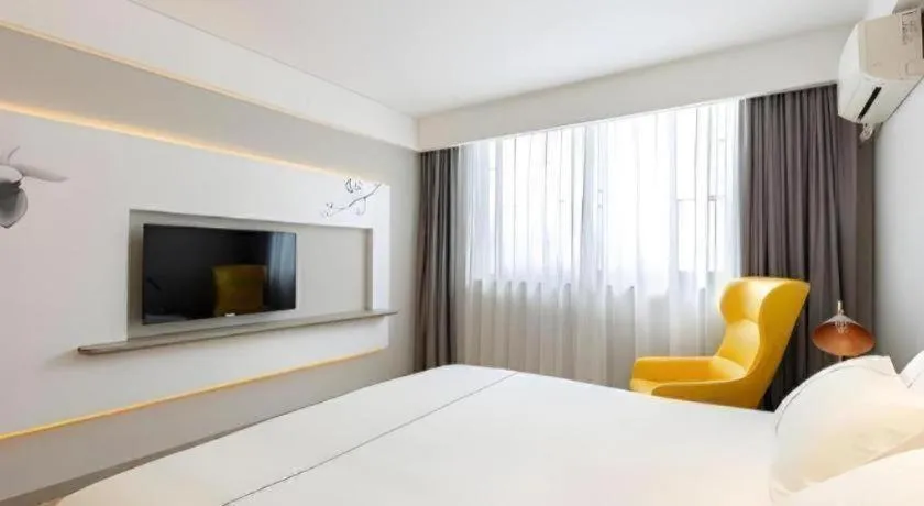 Bed in Magnotel Hotel Shanghai Jinjiang Park Branch