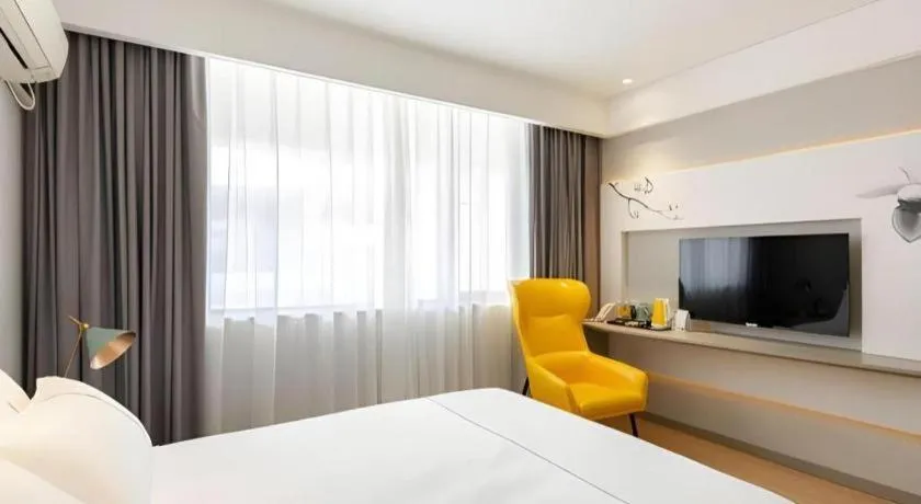 Bed in Magnotel Hotel Shanghai Jinjiang Park Branch