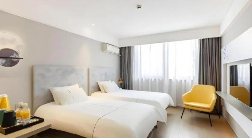 Bed in Magnotel Hotel Shanghai Jinjiang Park Branch