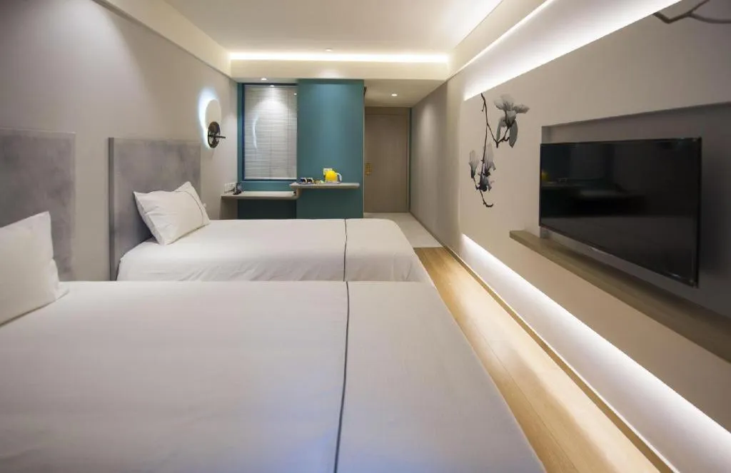 Bed in Magnotel Hotel Shanghai Jinjiang Park Branch