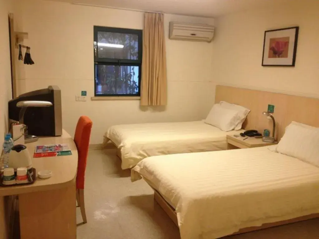 Bed in Jinjiang Inn Shanghai Tongji University Bed in Jinjiang Inn Shanghai Tongji University