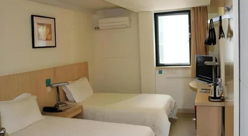 Bed in Jinjiang Inn Shanghai Tongji University Bed in Jinjiang Inn Shanghai Tongji University