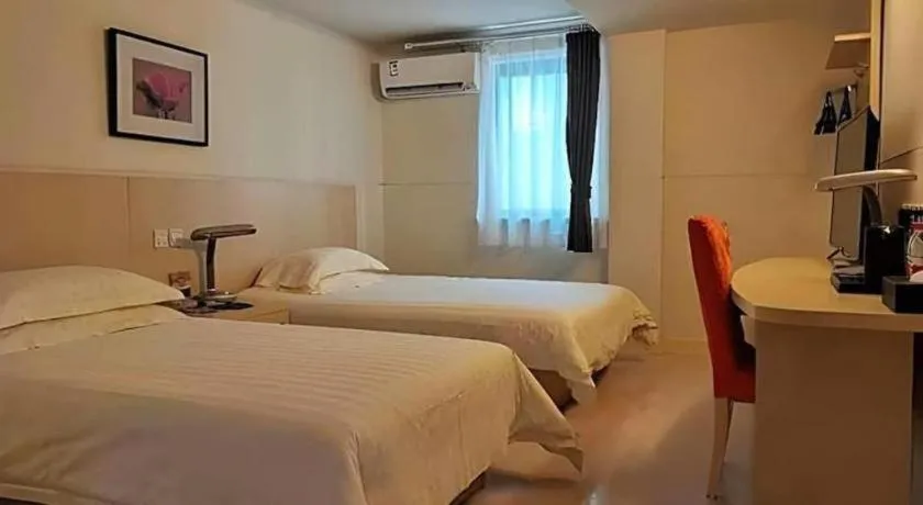 Bed in Jinjiang Inn Shanghai Tongji University