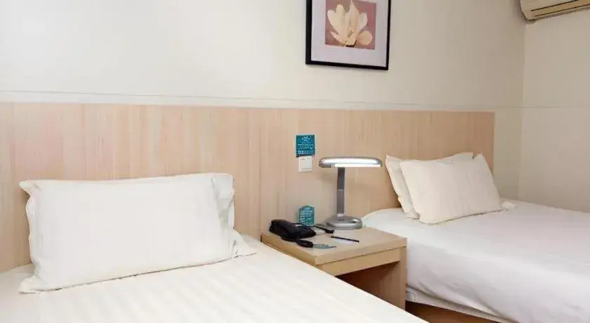 Bed in Jinjiang Inn Shanghai Tongji University Bed in Jinjiang Inn Shanghai Tongji University