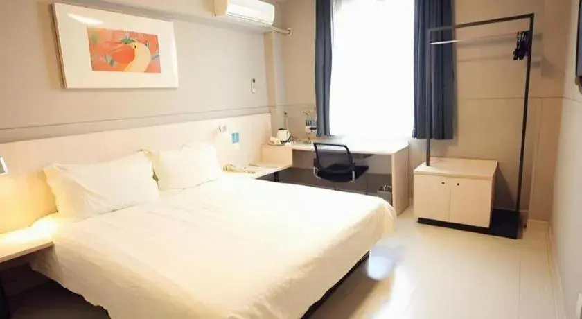 Bed in Jinjiang Inn Yueyang Railway Station Bed in Jinjiang Inn Yueyang Railway Station