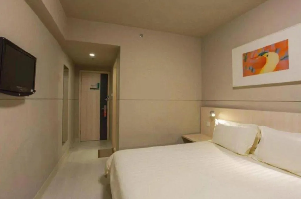 Bed in Jinjiang Inn Yueyang Railway Station