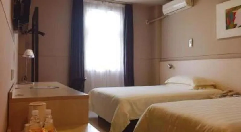 Bed in Jinjiang Inn Yueyang Railway Station