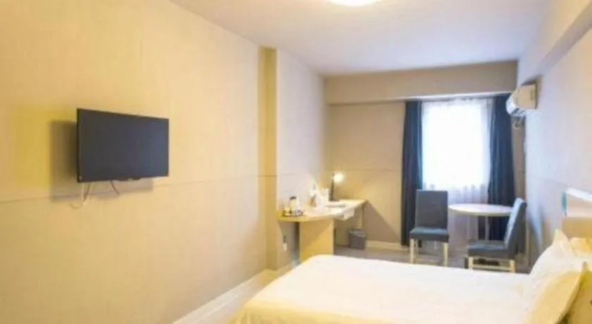 Bed in Jinjiang Inn Yueyang Railway Station