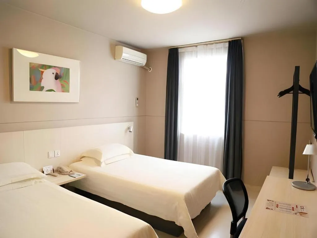 Bed in Jinjiang Inn Yueyang Railway Station