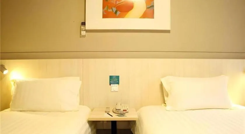 Bed in Jinjiang Inn Yueyang Railway Station