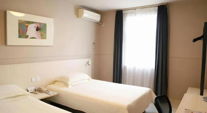 Bed in Jinjiang Inn Yueyang Railway Station