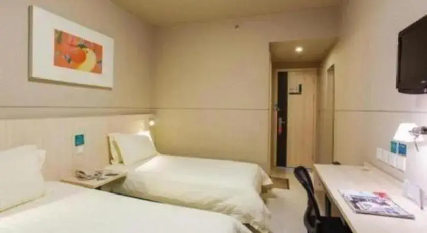 Bed in Jinjiang Inn Yueyang Railway Station Bed in Jinjiang Inn Yueyang Railway Station