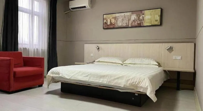 Bed in Jinjiang Inn Yueyang Railway Station