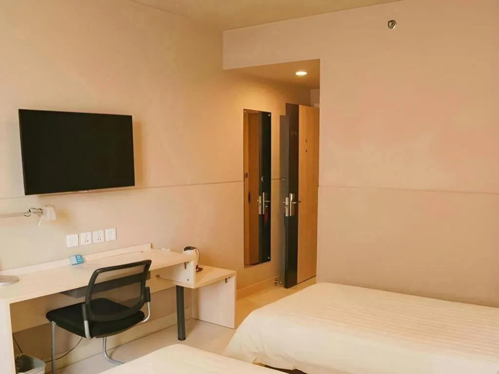 Bed in Jinjiang Inn Yueyang Railway Station