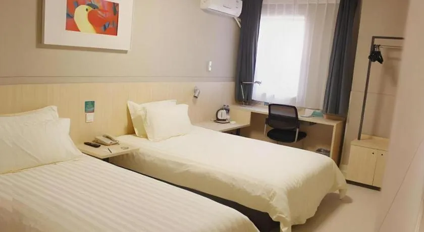 Bed in Jinjiang Inn Yueyang Railway Station