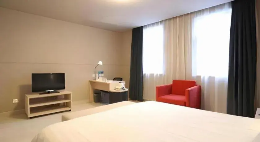 Bed in Jinjiang Inn Yueyang Railway Station Bed in Jinjiang Inn Yueyang Railway Station