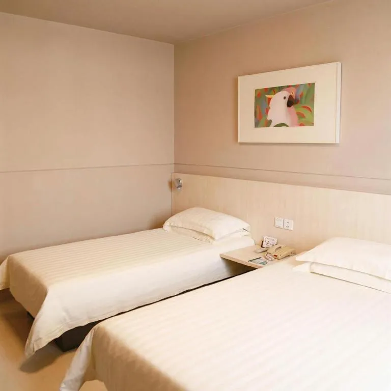 Bed in Jinjiang Inn Yueyang Railway Station