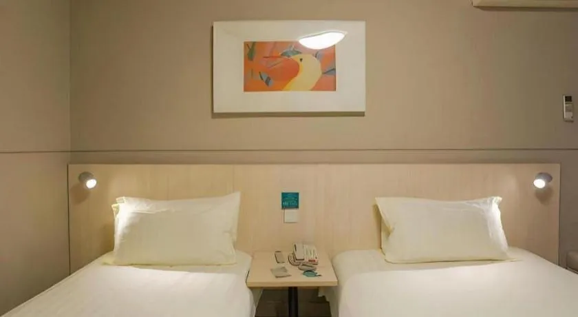 Bed in Jinjiang Inn Yueyang Railway Station