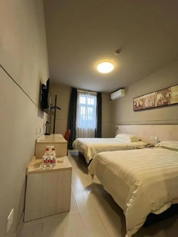 Bed in Jinjiang Inn Yueyang Railway Station