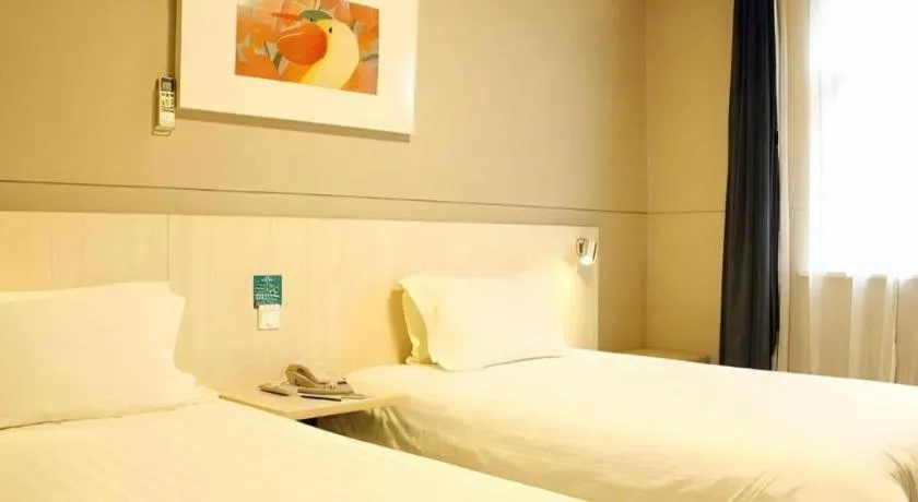 Bed in Jinjiang Inn Yueyang Railway Station