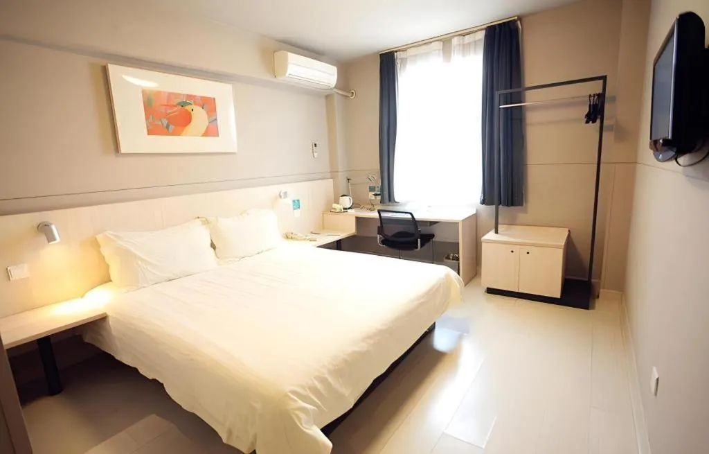 Bed in Jinjiang Inn Yueyang Railway Station