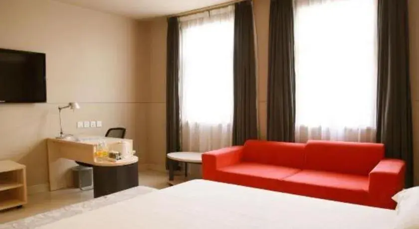 Bed in Jinjiang Inn Yueyang Railway Station Bed in Jinjiang Inn Yueyang Railway Station