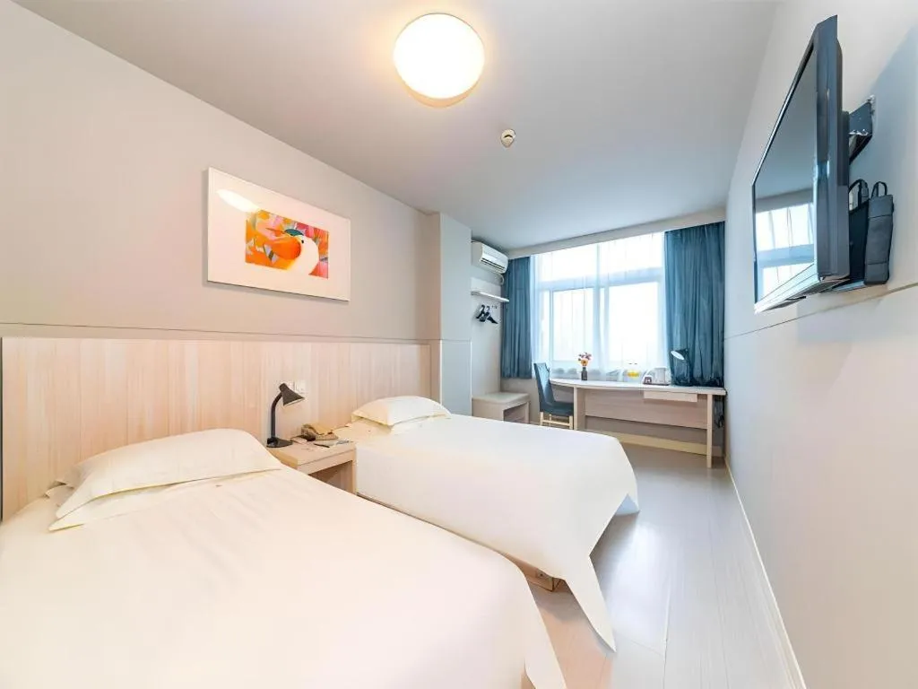 Bed in Jinjiang Inn Xi'an Dayan Tower Xiaozhai Metro Station