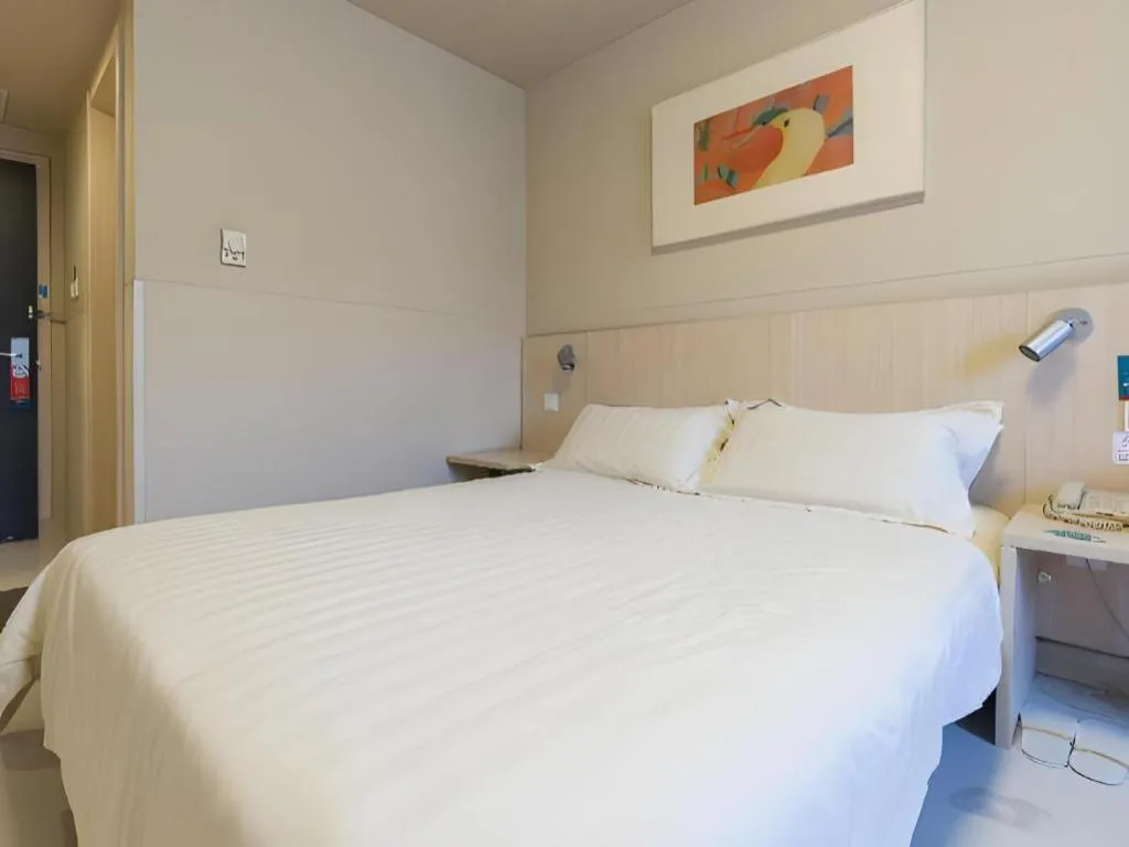 Bed in Jinjiang Inn Beijing Capital International Airport New Expo Metro Station