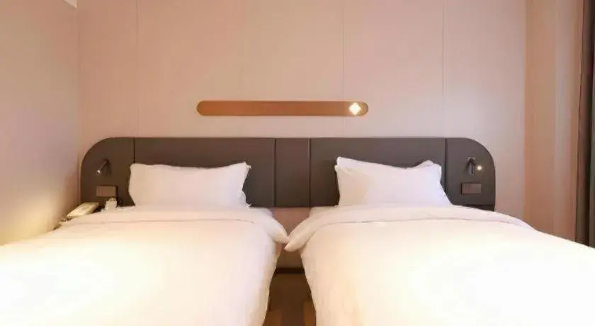 Bed in Jinjiang Inn Beijing Capital International Airport New Expo Metro Station Bed in Jinjiang Inn Beijing Capital International Airport New Expo Metro Station