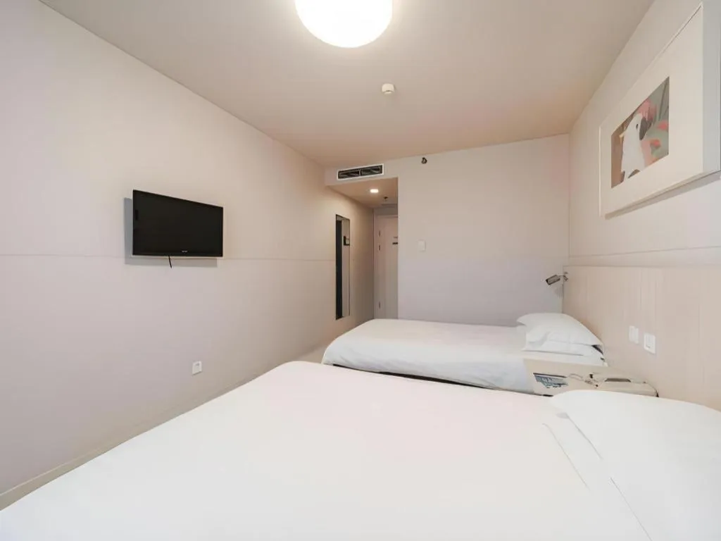 Bed in Jinjiang Inn Beijing Capital International Airport New Expo Metro Station