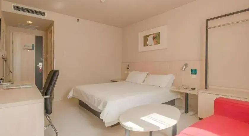 Bed in Jinjiang Inn Beijing Capital International Airport New Expo Metro Station Bed in Jinjiang Inn Beijing Capital International Airport New Expo Metro Station