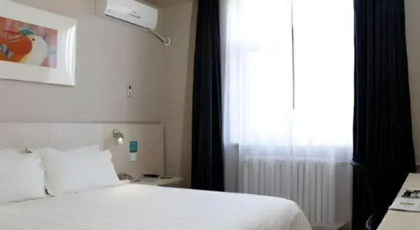 Bed in Jinjiang Inn Beijing Capital International Airport New Expo Metro Station Bed in Jinjiang Inn Beijing Capital International Airport New Expo Metro Station