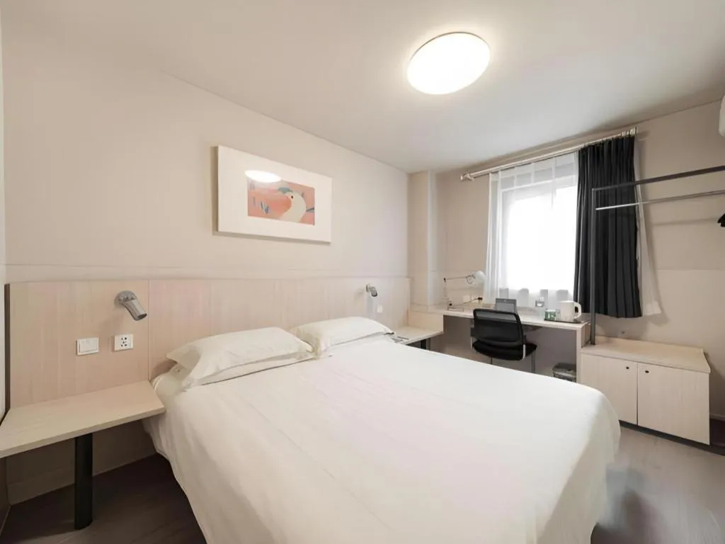 Bed in Jinjiang Inn Beijing Capital International Airport New Expo Metro Station