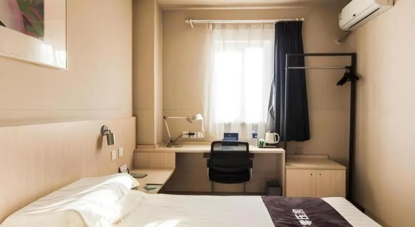 Bed in Jinjiang Inn Beijing Capital International Airport New Expo Metro Station