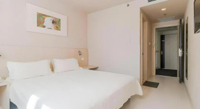 Bed in Jinjiang Inn Beijing Capital International Airport New Expo Metro Station