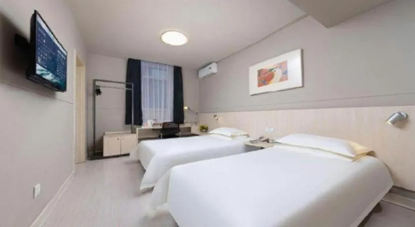 Bed in Jinjiang Inn Huizhou Xihu Lake Shuidong Street River View