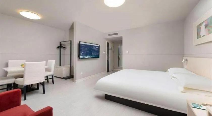 Bed in Jinjiang Inn Huizhou Xihu Lake Shuidong Street River View