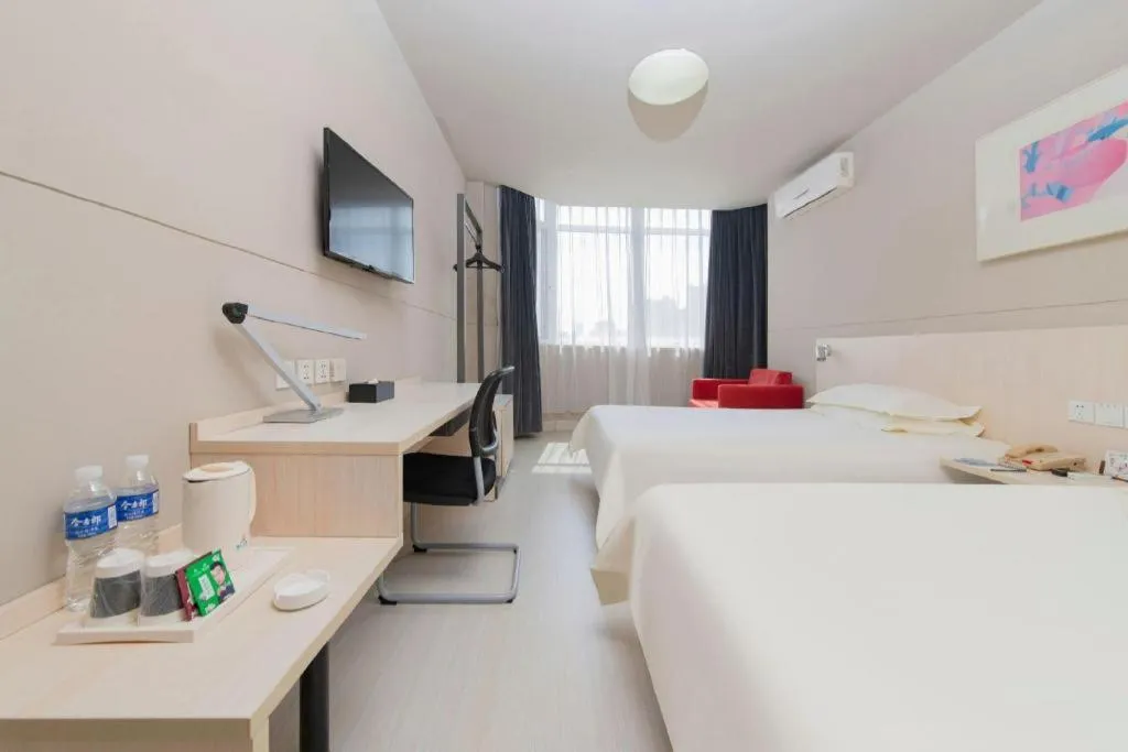 Bed in Jinjiang Inn Huizhou Xihu Lake Shuidong Street River View