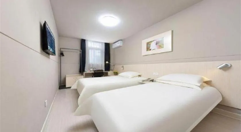 Bed in Jinjiang Inn Huizhou Xihu Lake Shuidong Street River View