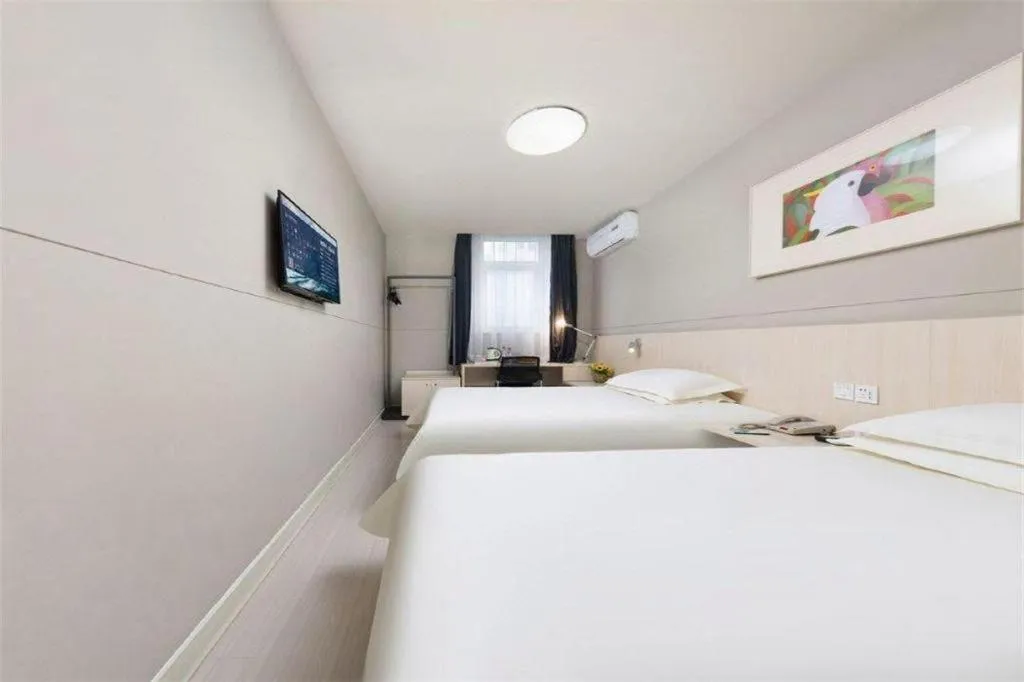 Bed in Jinjiang Inn Huizhou Xihu Lake Shuidong Street River View