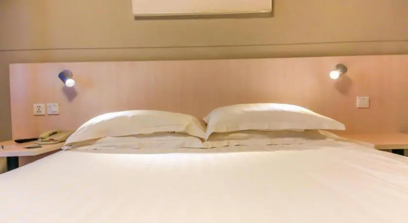 Bed in Jinjiang Inn Ulanqab Jining 1st Middle School