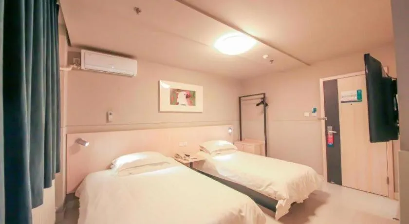 Bed in Jinjiang Inn Ulanqab Jining 1st Middle School