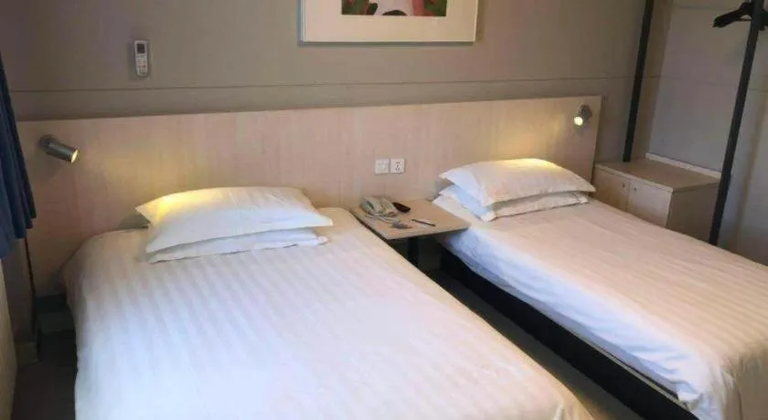 Bed in Jinjiang Inn Ulanqab Jining 1st Middle School