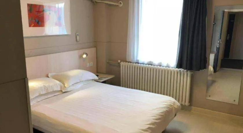 Bed in Jinjiang Inn Ulanqab Jining 1st Middle School