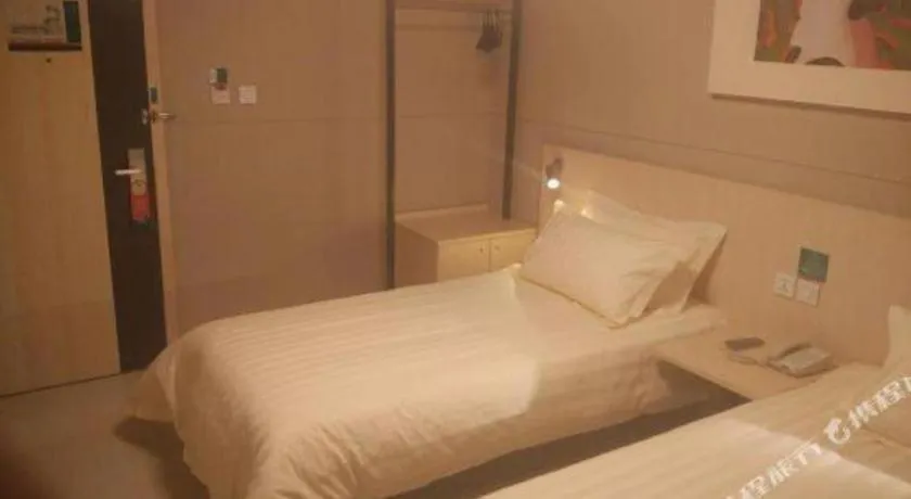 Bed in Jinjiang Inn Ulanqab Jining 1st Middle School