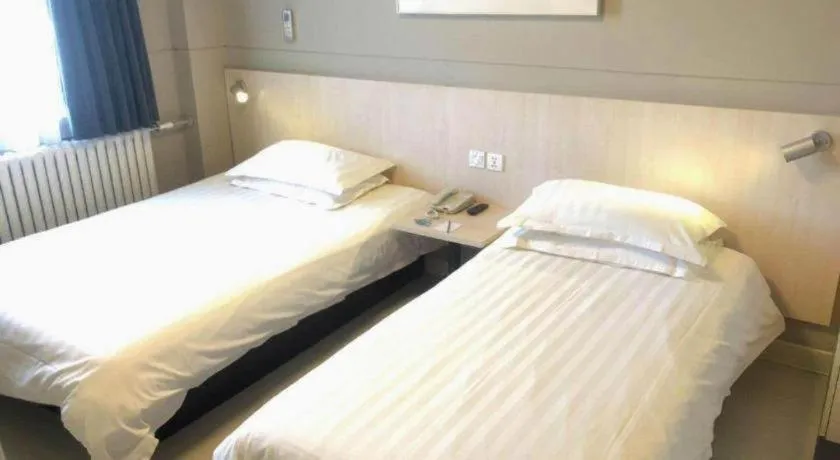 Bed in Jinjiang Inn Ulanqab Jining 1st Middle School