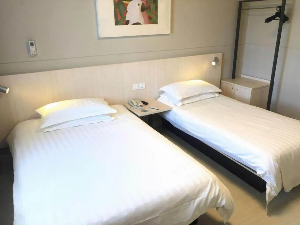 Bed in Jinjiang Inn Ulanqab Jining 1st Middle School