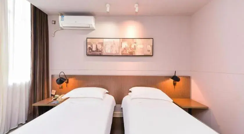Bed in Jinjiang Inn Select Shanghai Zhangjiang High Tech Park Branch Bed in Jinjiang Inn Select Shanghai Zhangjiang High Tech Park Branch