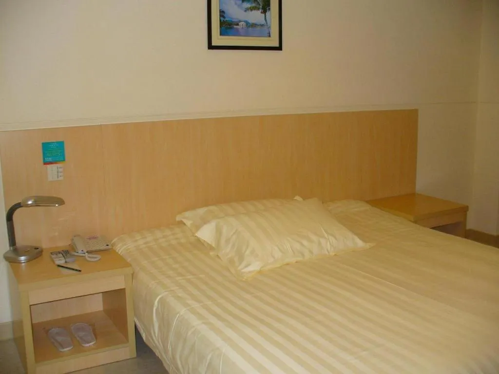 Bed in Jinjiang Inn Select Shanghai Expo Park Dezhou Road